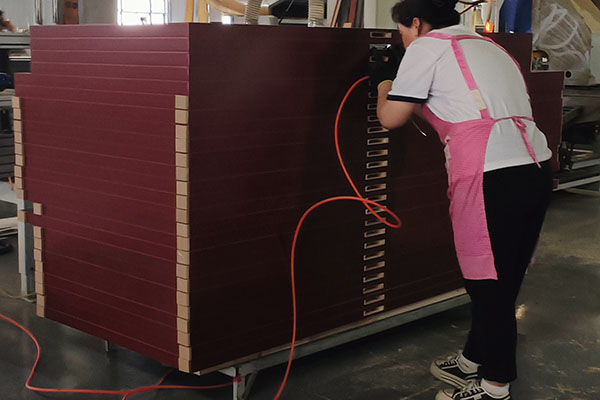 实木门源头工厂车间包装发货