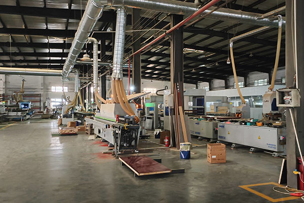 PET木门工厂生产车间